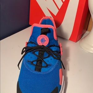 Nike huarache drifts.